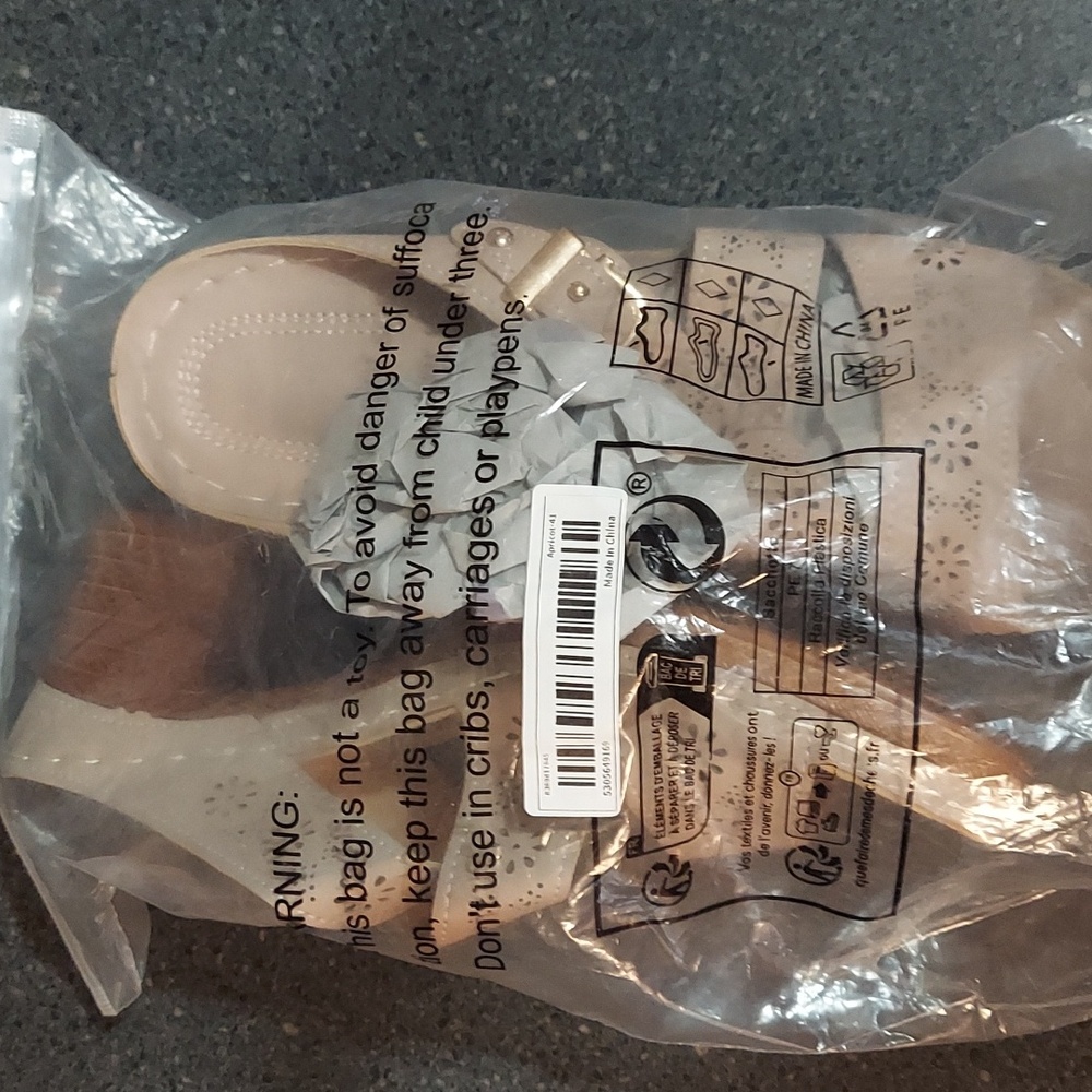 Women's 2 inch heel 41 9.5 size Sandals apricot beige color NWT buckle.